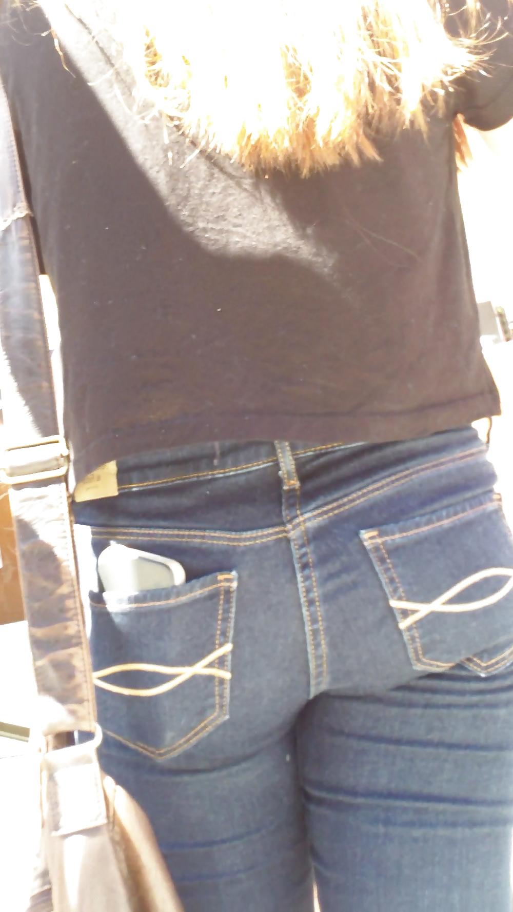 25P Assorted butts & ass on the street 