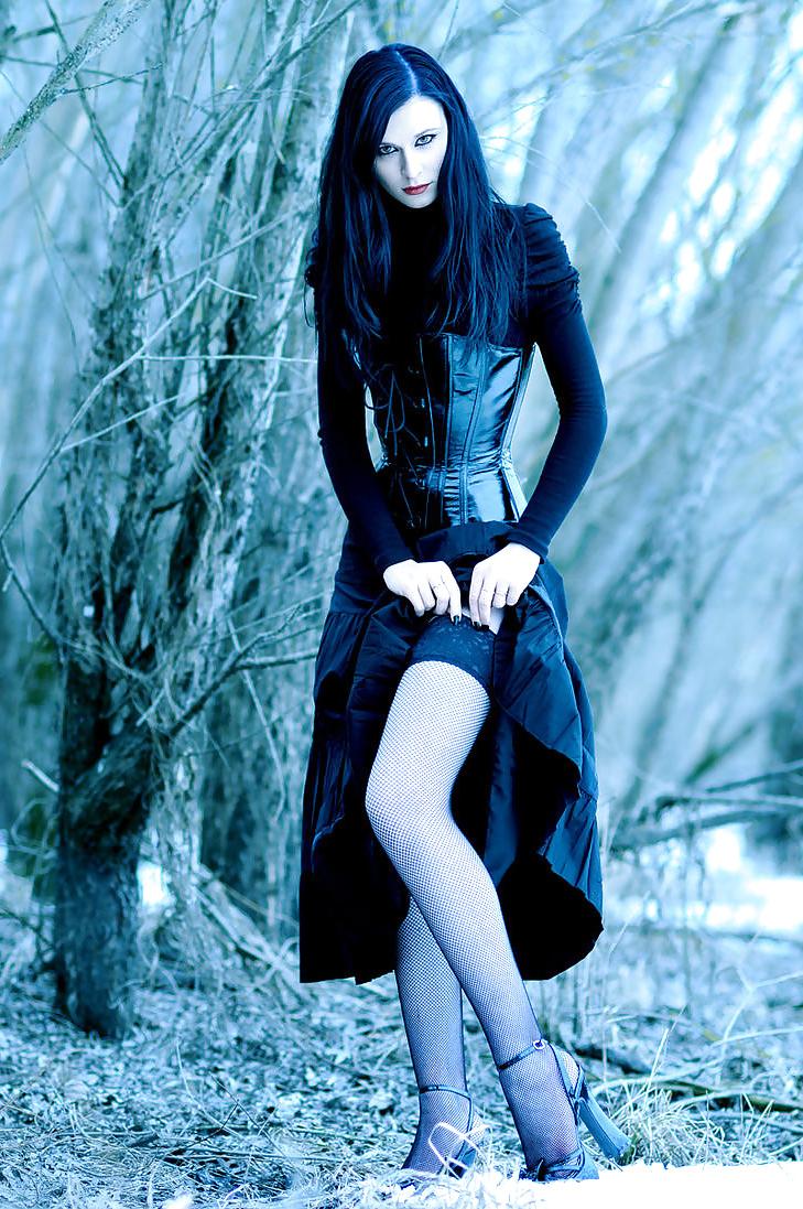 25P Gothic IV