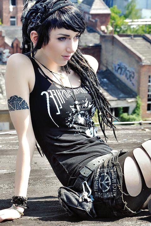 25P Gothic IV