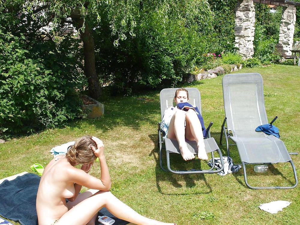 25P Teentits at the pool