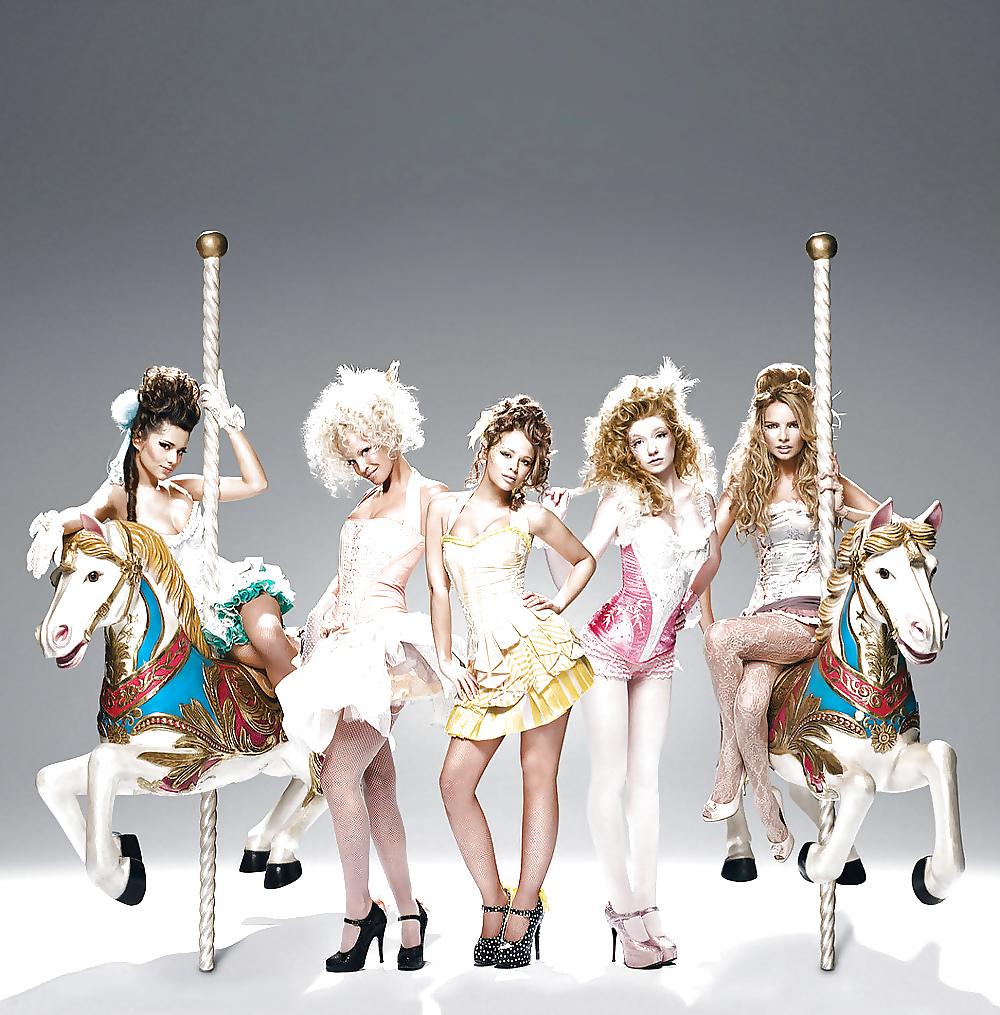 25P Girls Aloud the sexiest girl band ever make me cum :)