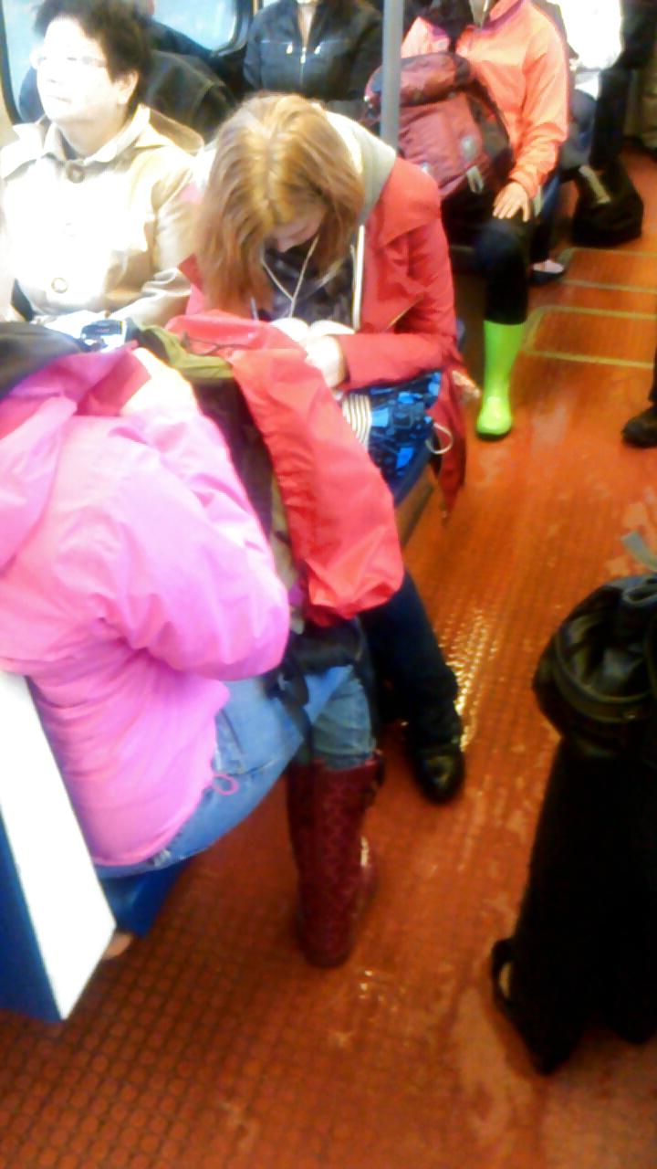 25P Voyeur - another rainy day...