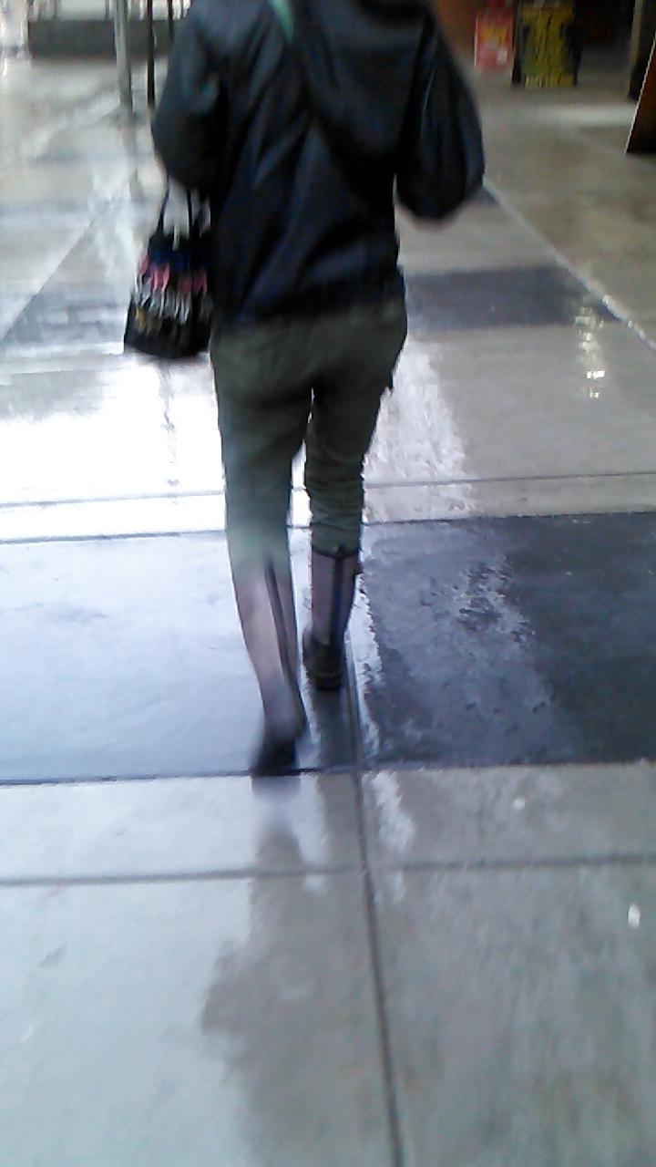 25P Voyeur - another rainy day...
