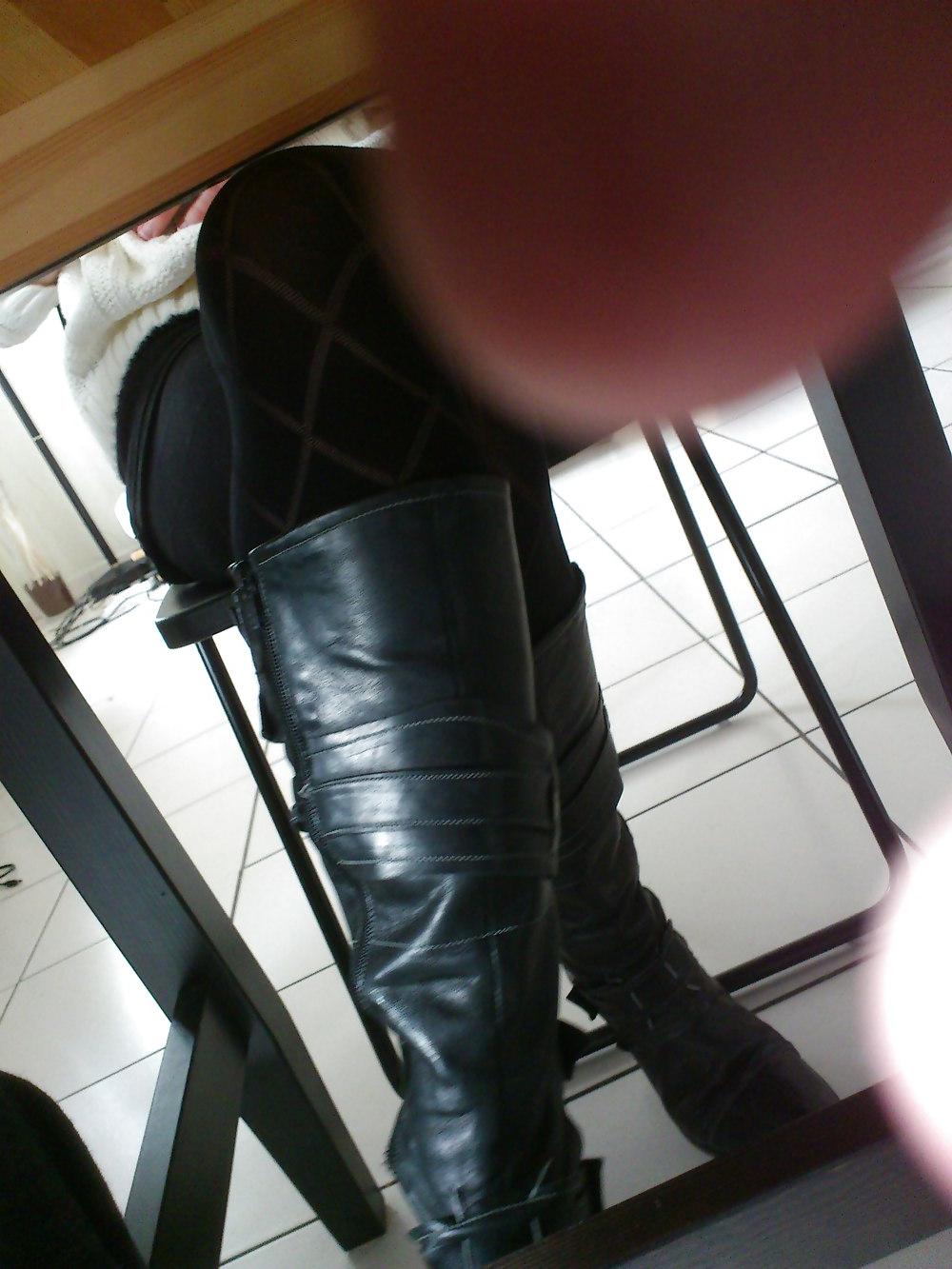 16P Teens stockings and pantyhose candid