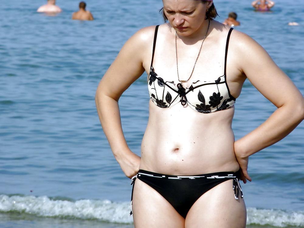 25P Russian women on the beach!