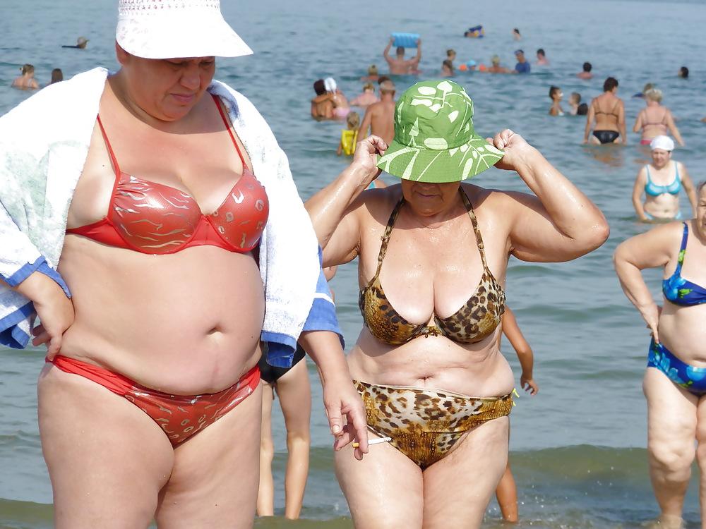25P Russian women on the beach!