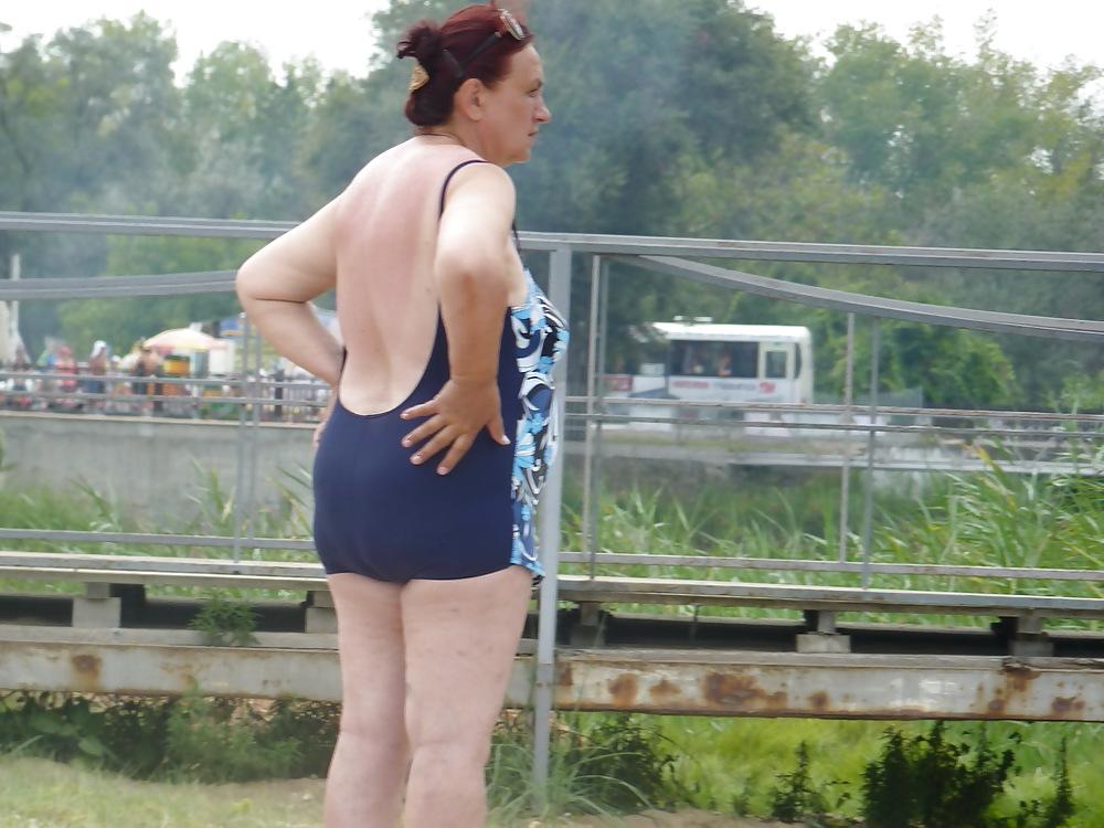 25P Russian women on the beach!