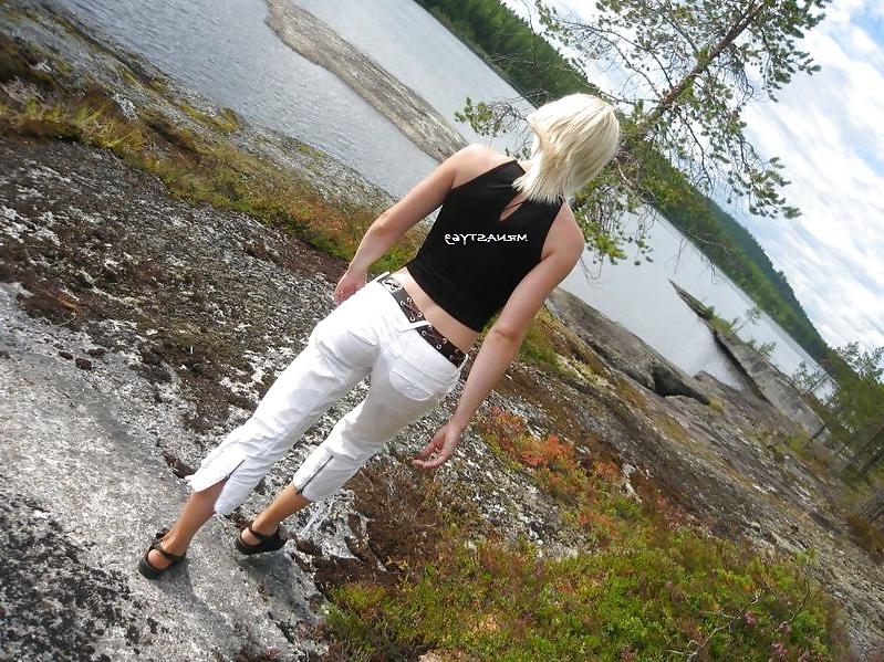 9P Wife Getting Naked In The Lake