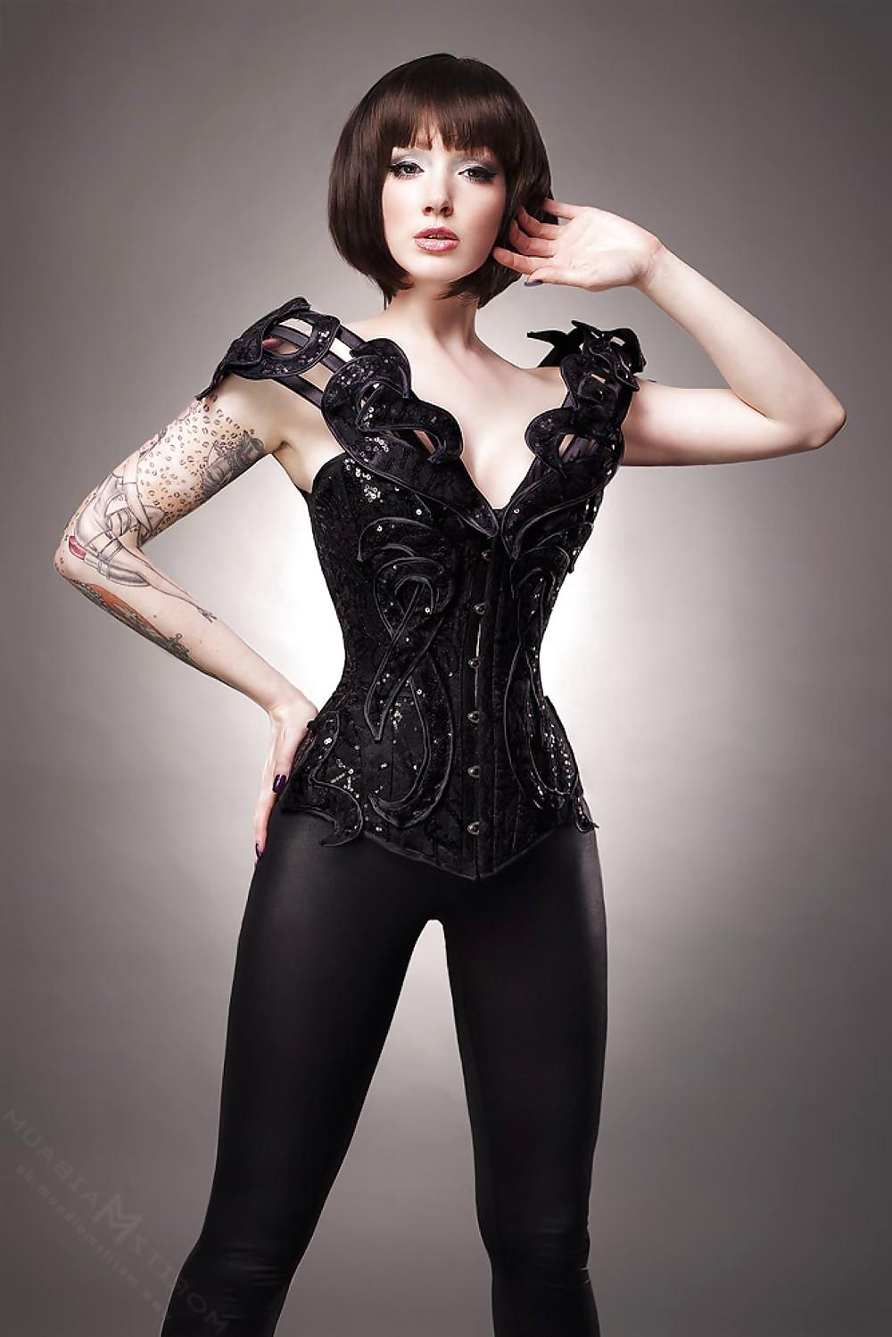 25P Corsets, leather, latex and lace.