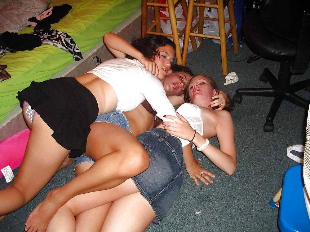 25P Stolen Pics - Party Sluts