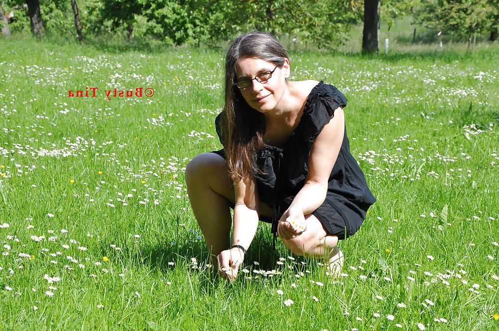 10P Busty Tina - In the flower field