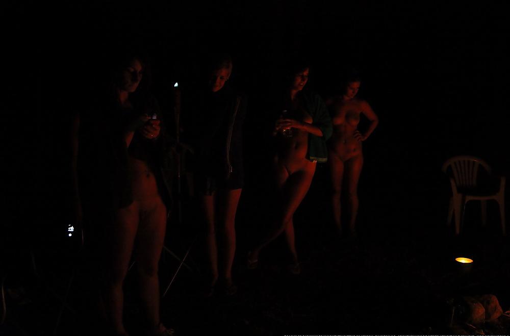 25P Naked In The Woods
