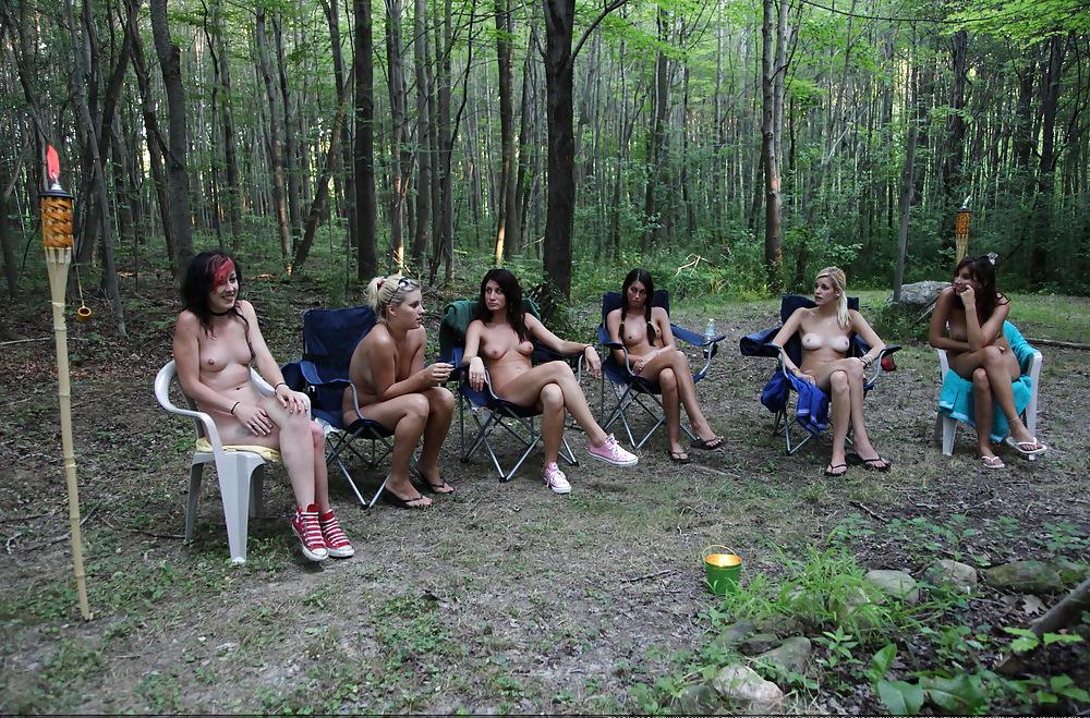 25P Naked In The Woods