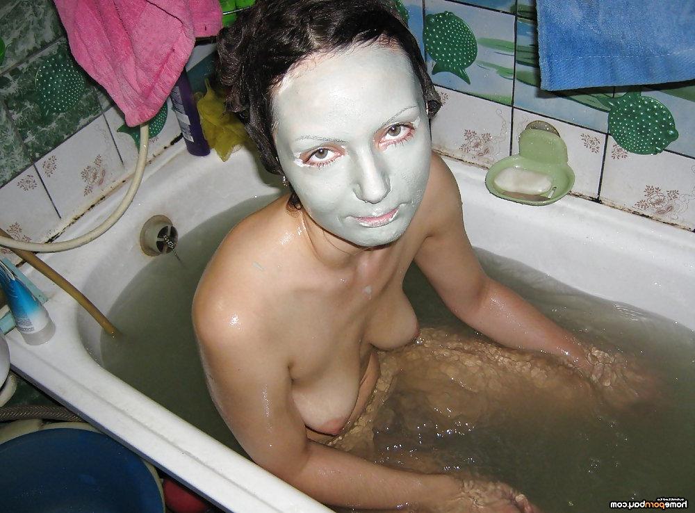 16P Russian wife naked at home