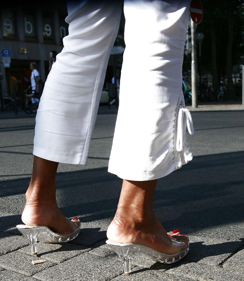 25P Beautiful feet 