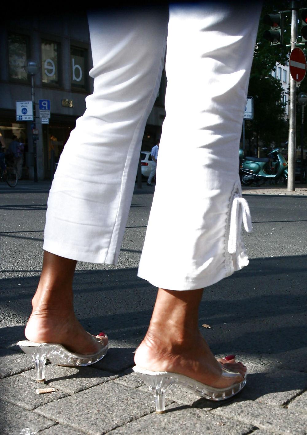 25P Beautiful feet 