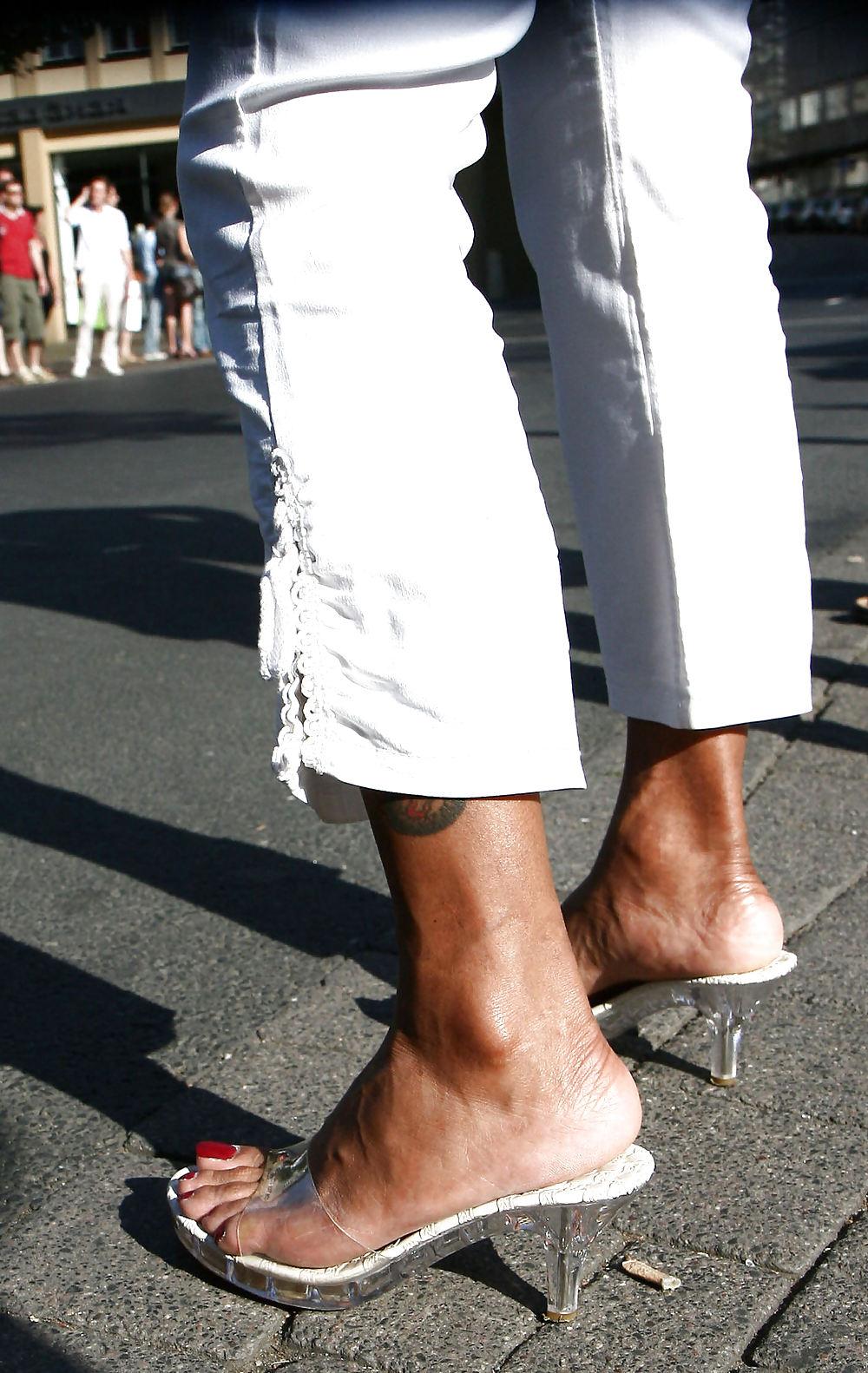 25P Beautiful feet 