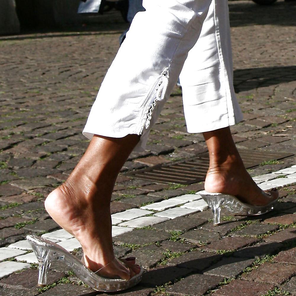 25P Beautiful feet 