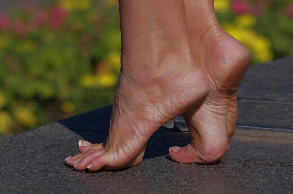 25P Beautiful feet 