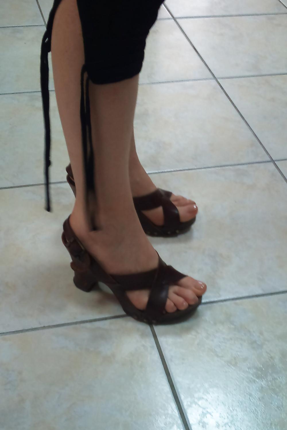 25P Beautiful feet 