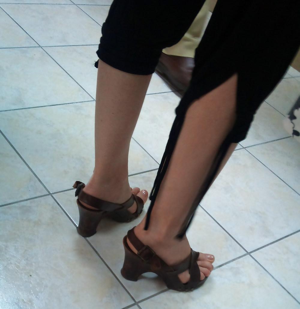 25P Beautiful feet 