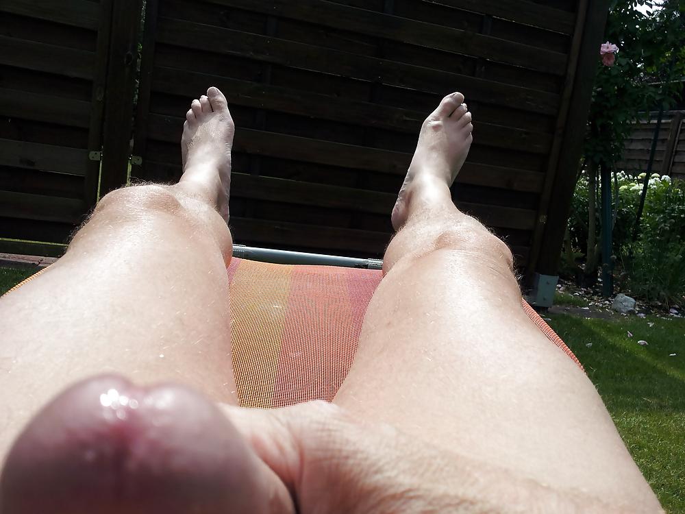 24P Sonnenbad im Garten