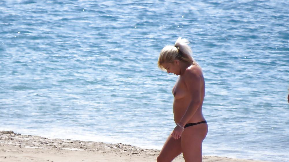 25P Holiday Voyeur 3