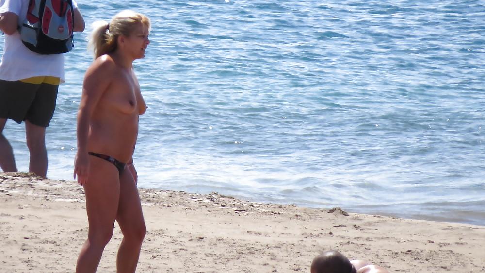 25P Holiday Voyeur 3