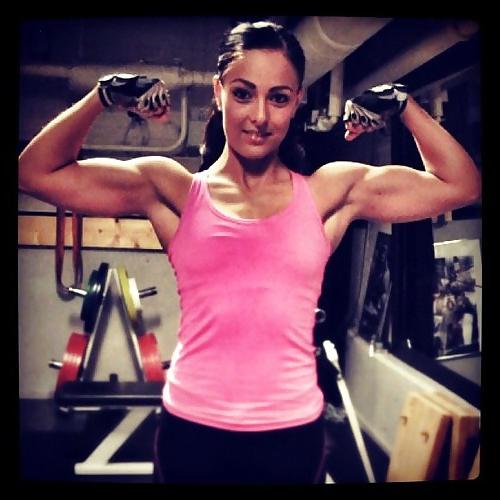 25P Wonderful Female Bodybuilders