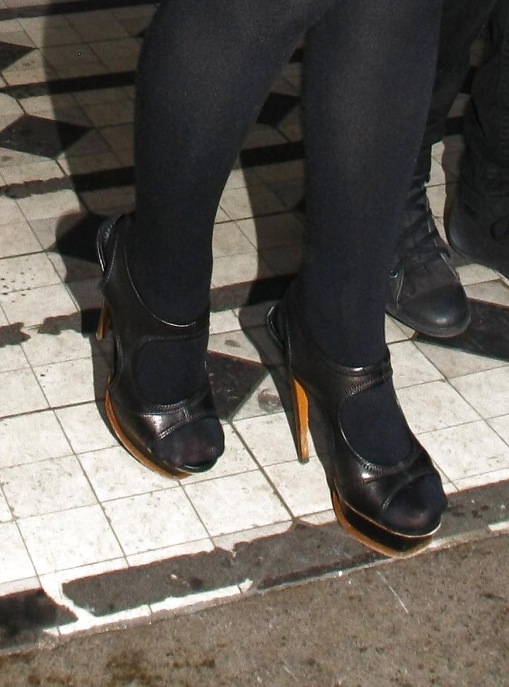 25P Celebs in pantyhose