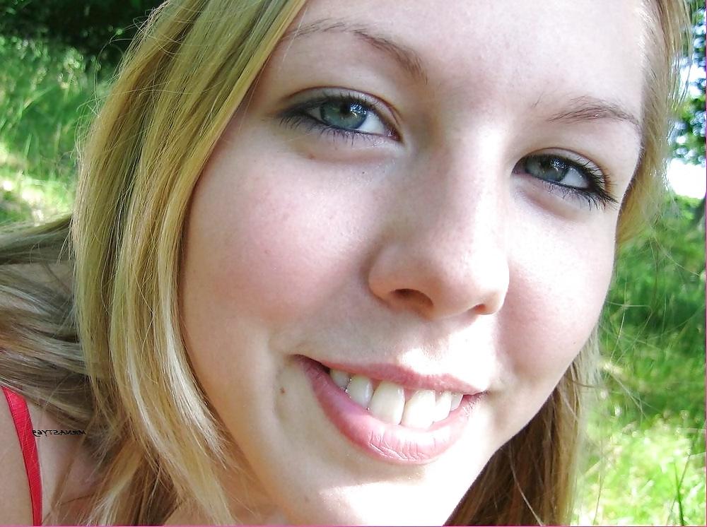 16P Wife Sucking Dick And Getting Her Pussy Pound In The Park