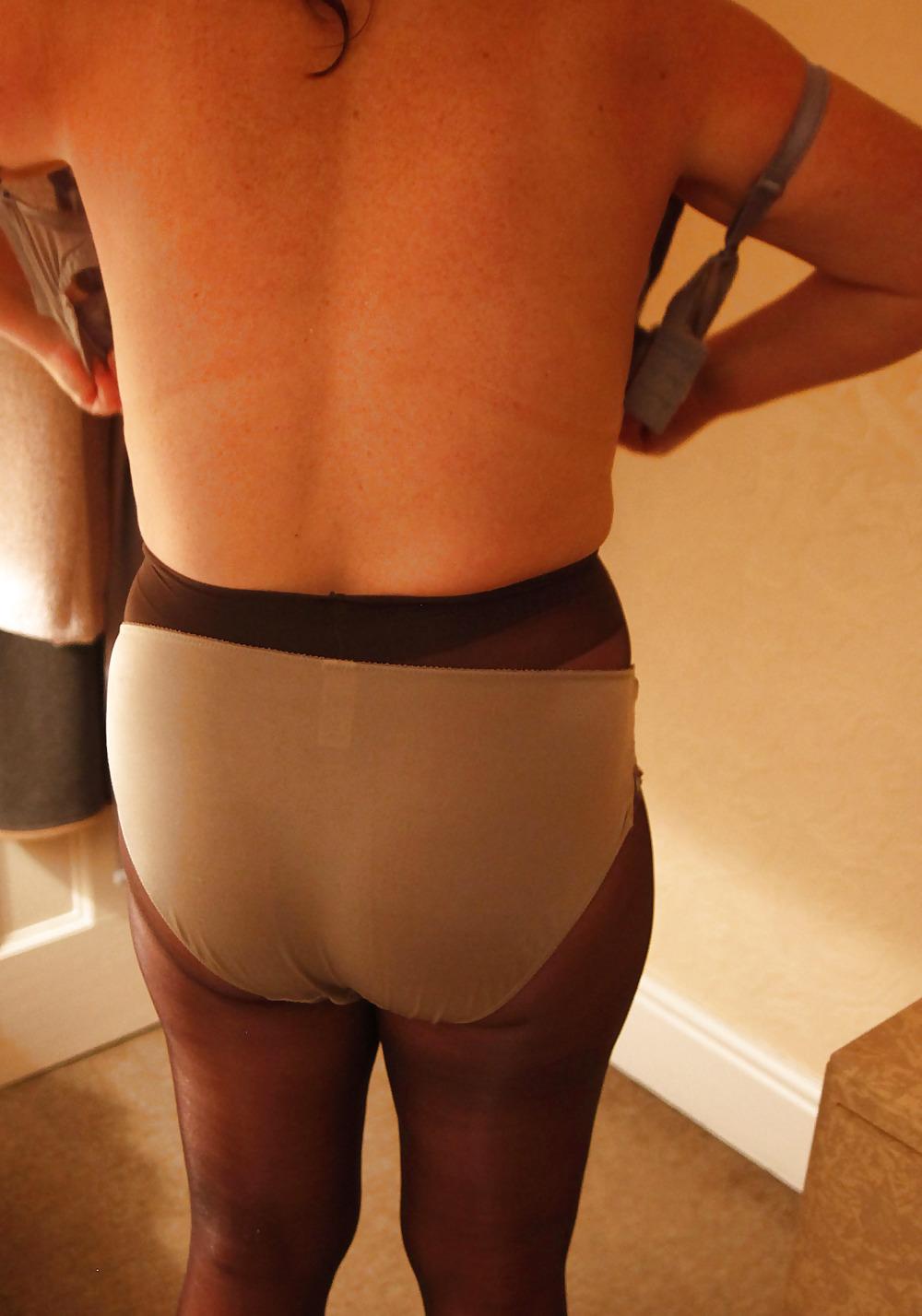 20P Mature Wife In Pantyhose