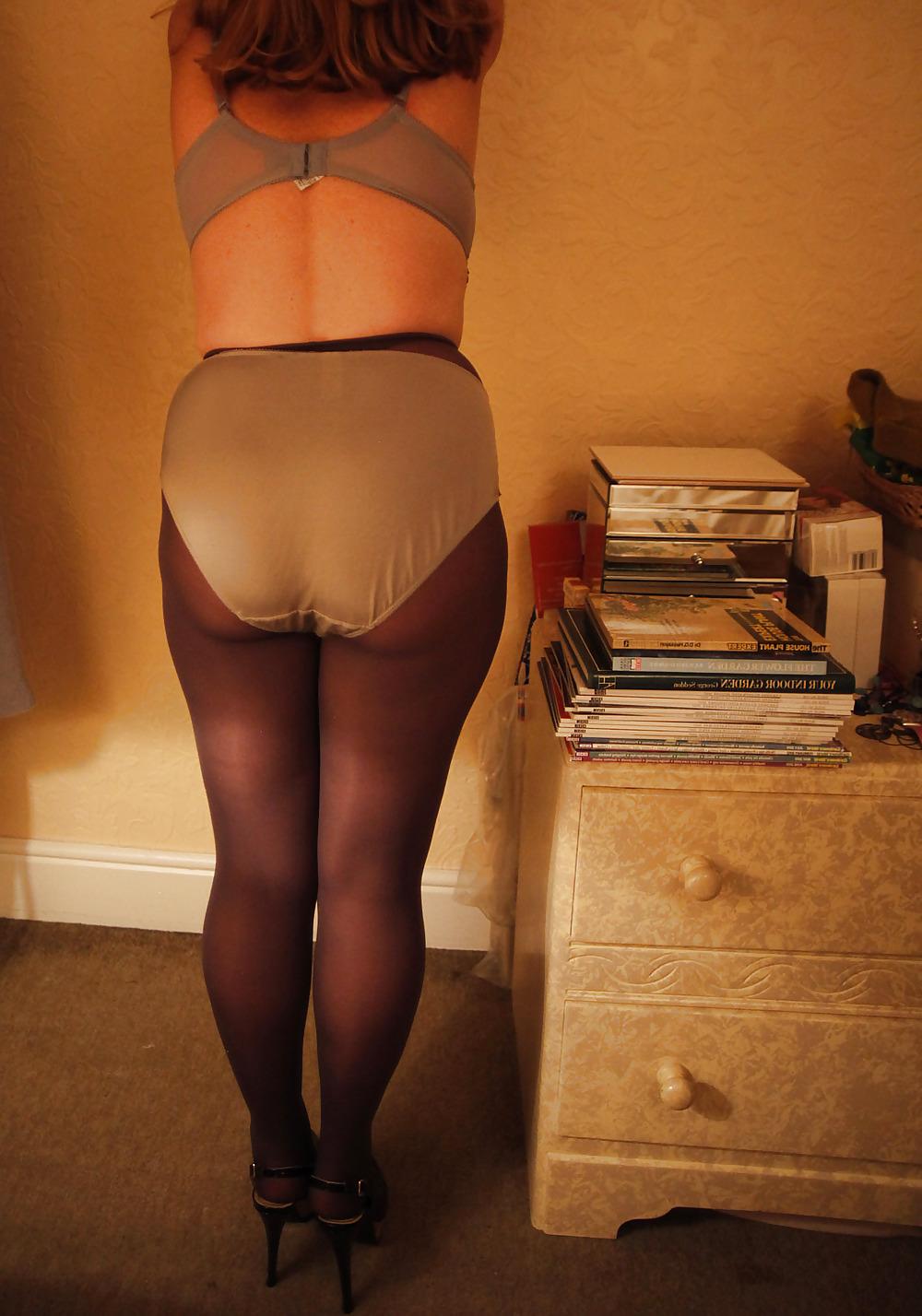 20P Mature Wife In Pantyhose