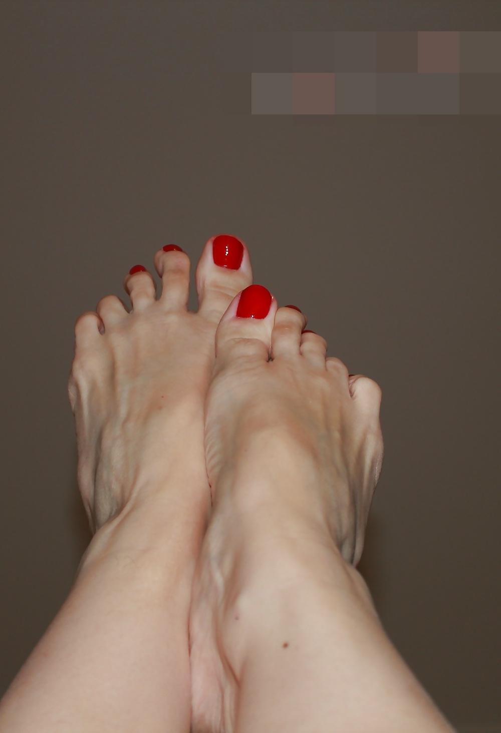 25P Milf very beautiful red nails