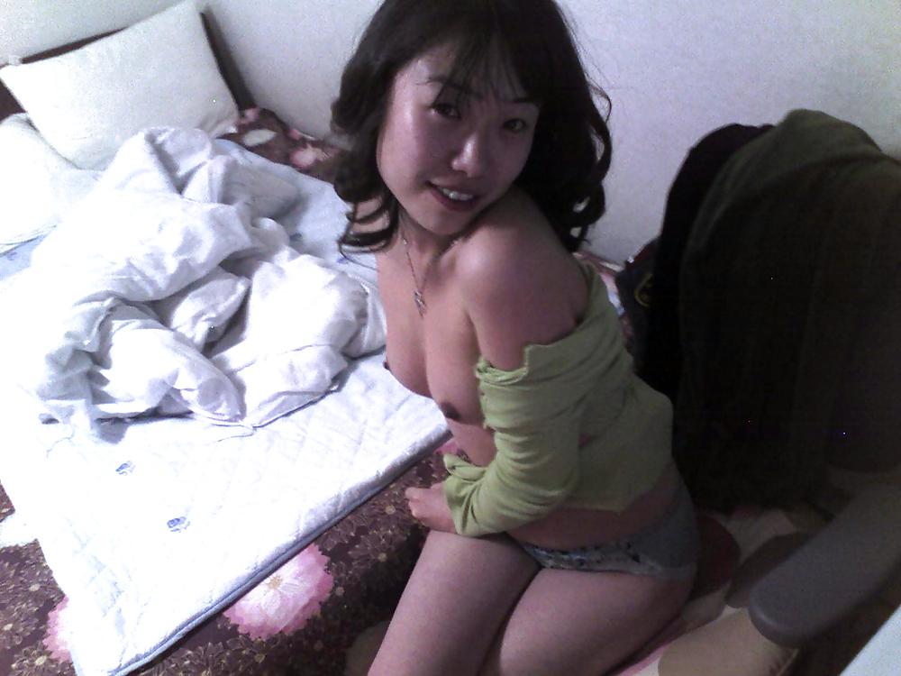 24P Korean housewife nude at home