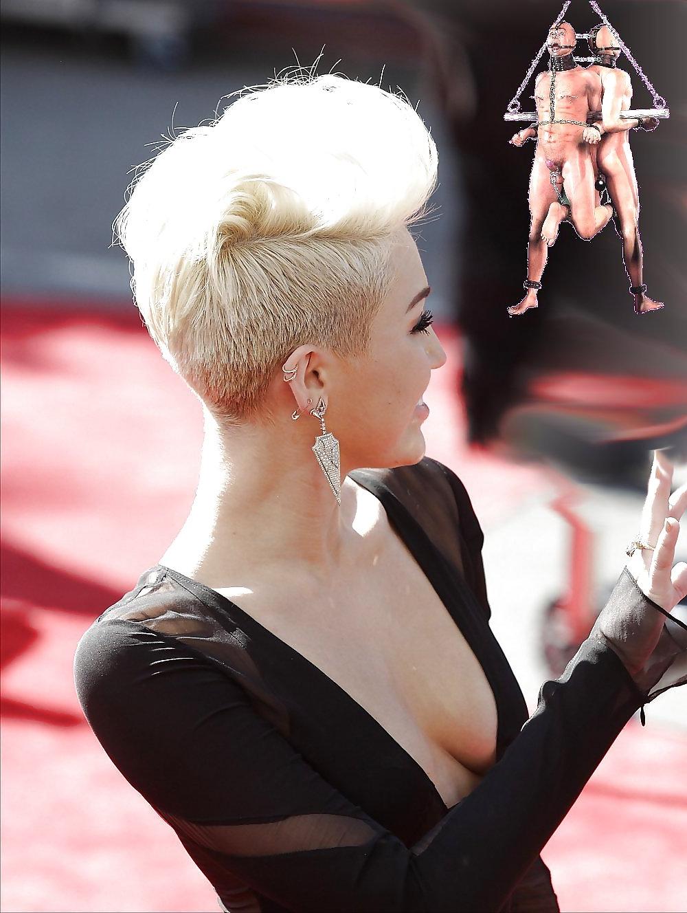 25P Miley and Antoniette Femdoms with Slaves 