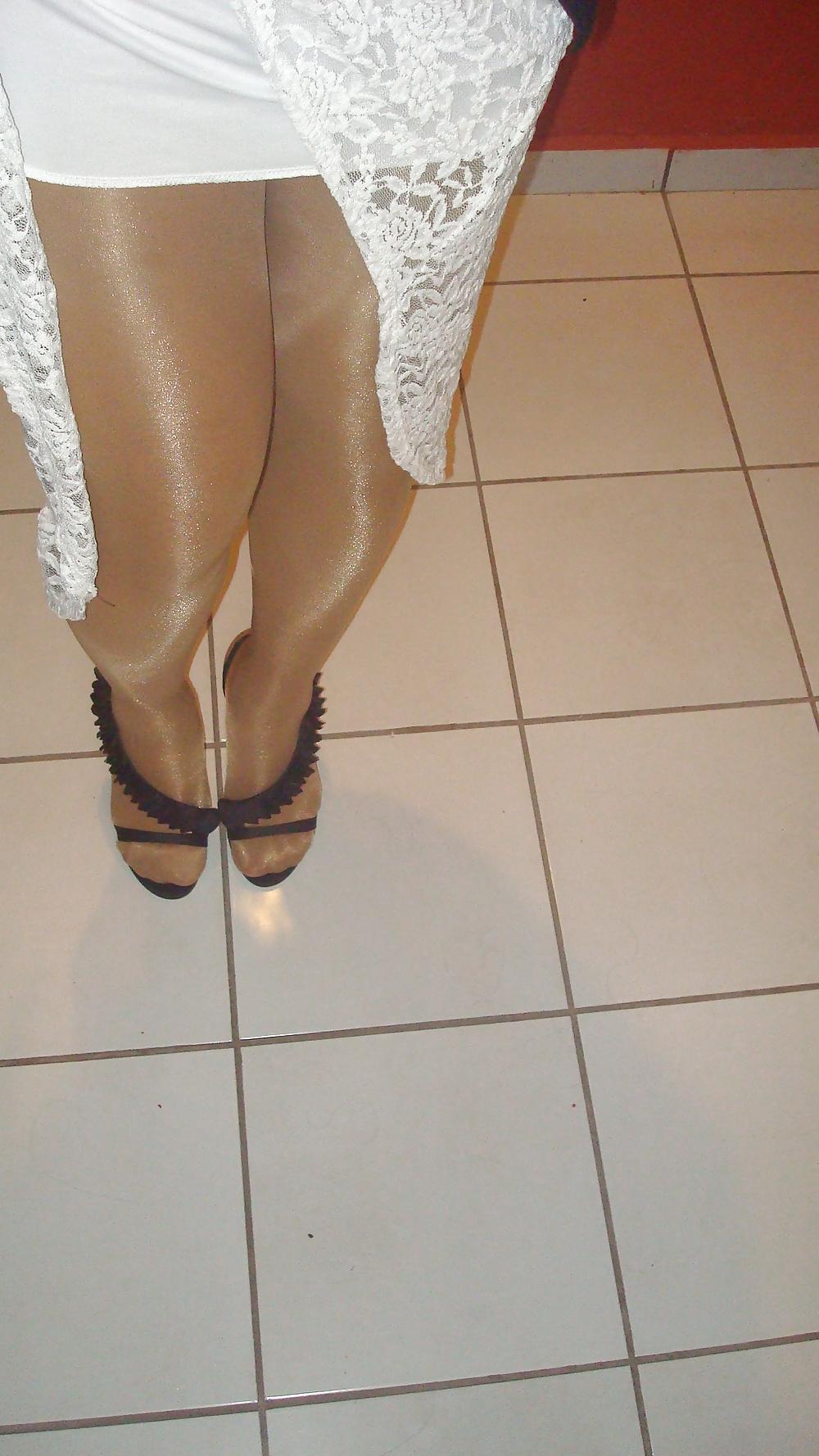 10P Shiny pantyhose pics