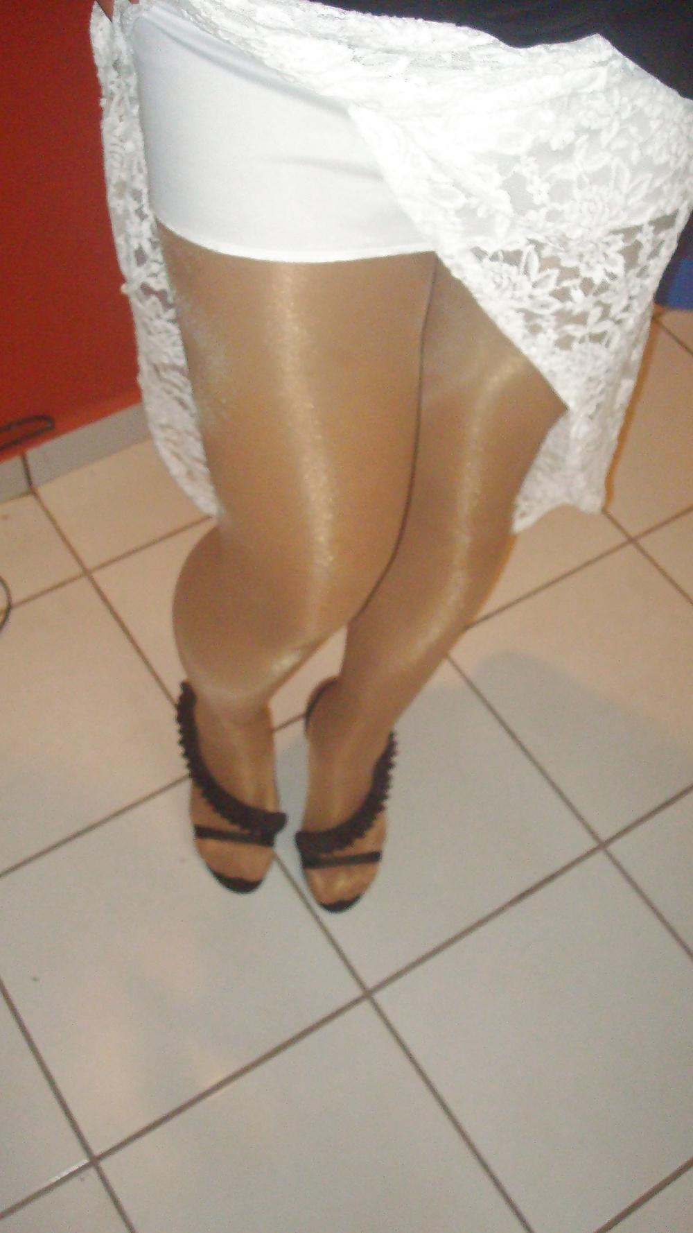 10P Shiny pantyhose pics