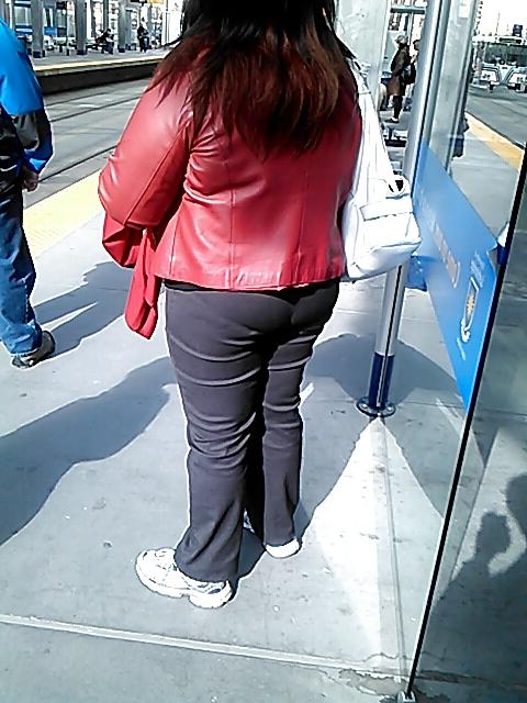 25P Voyeur 3 - almost an upskirt...