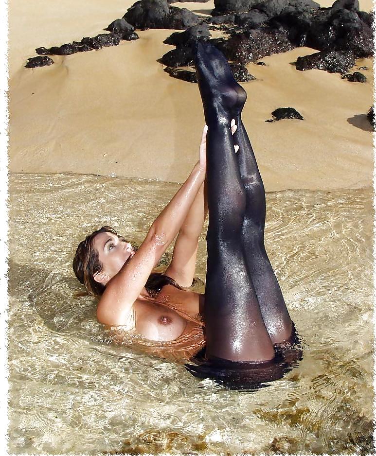 7P Wet Pantyhose 001