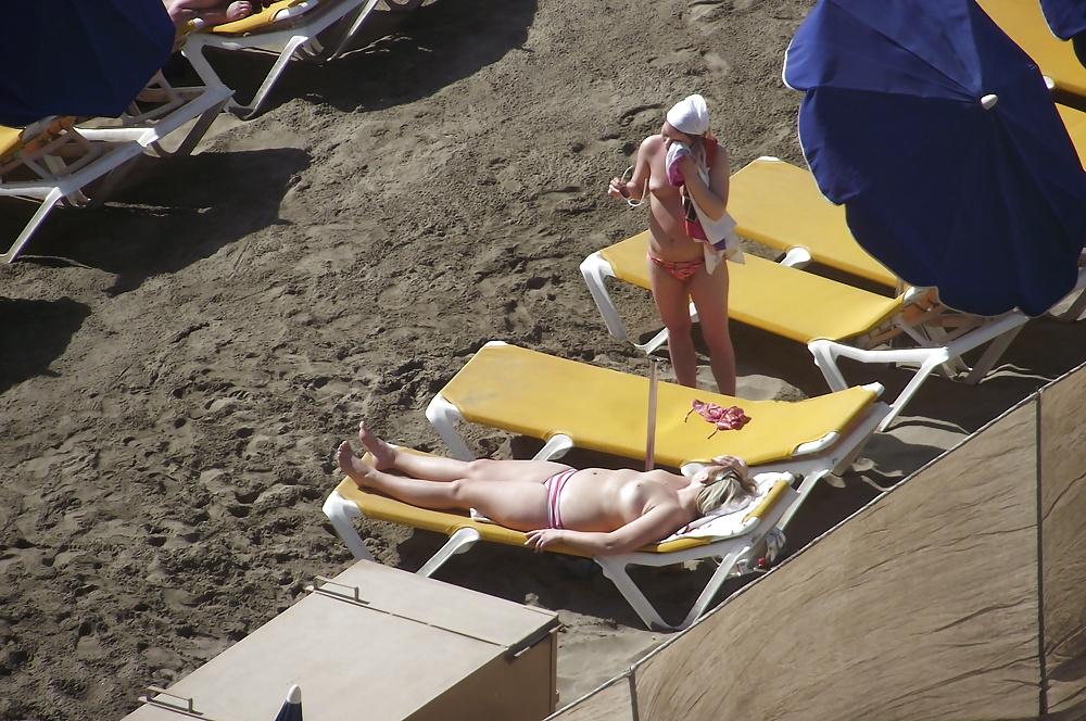 12P Holiday Voyeur 2