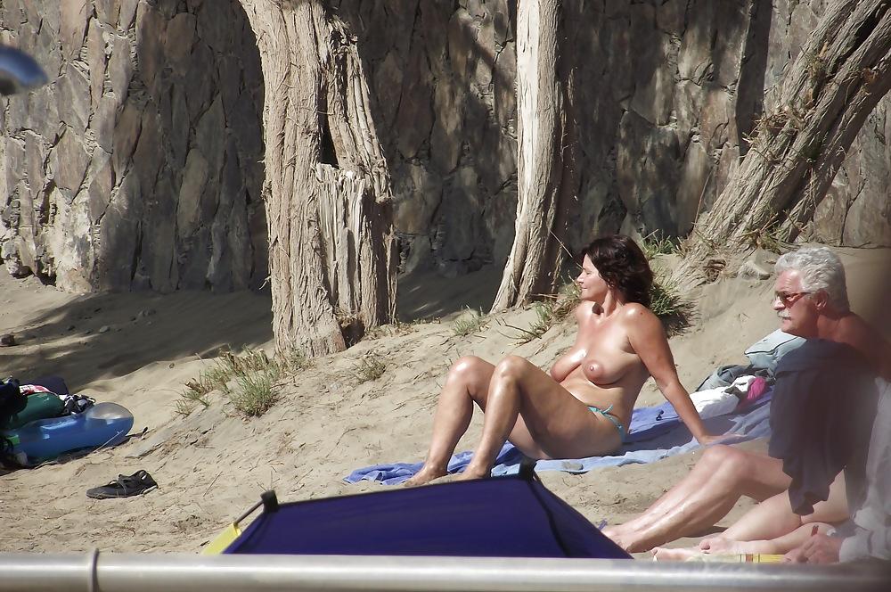 12P Holiday Voyeur 2