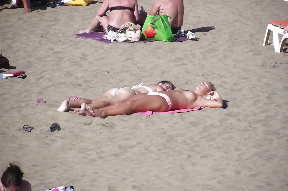 12P Holiday Voyeur 2
