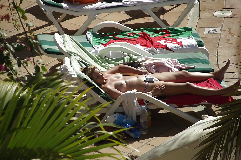 12P Holiday Voyeur 2