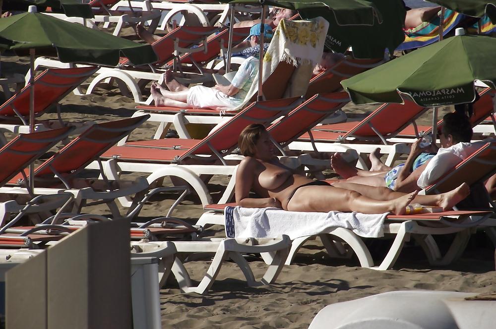 12P Holiday Voyeur 2