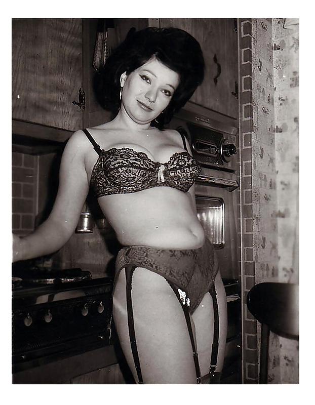 25P Unknown Pin-ups of the 1950's