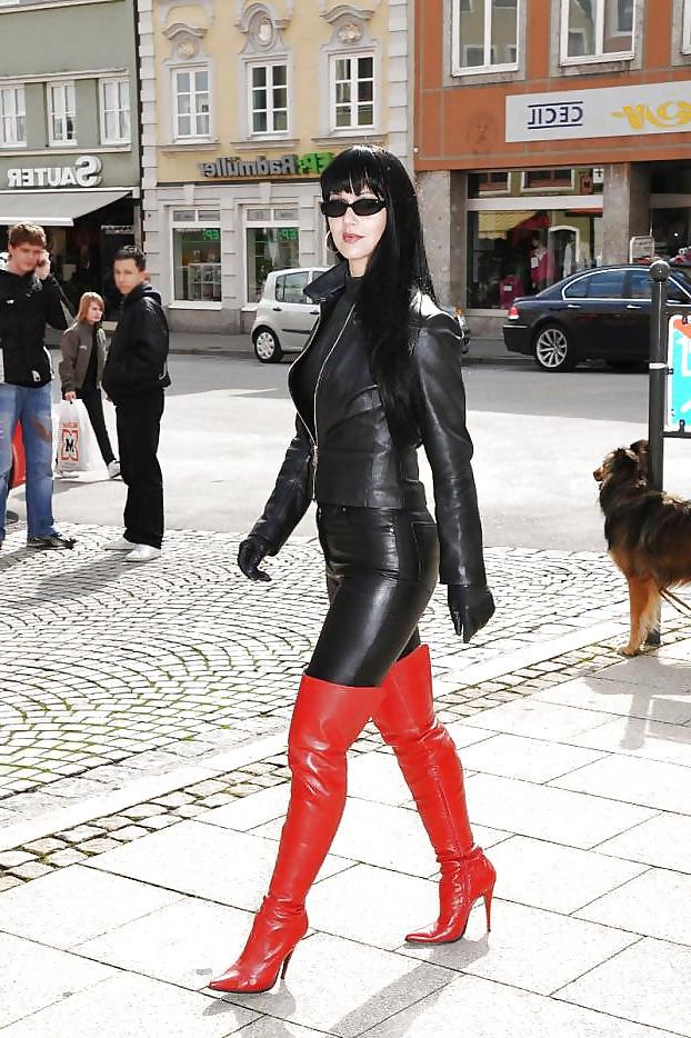 21P Beautifull sadistic mistress