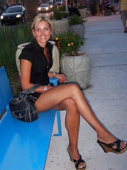 25P Luscious long legs
