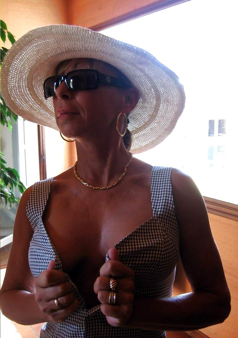 25P CHANTAL - The Most Sexy & Hottest MATURE...(1)