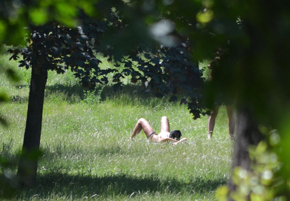 21P Milf sunbathe in the park